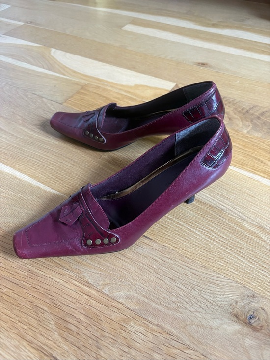 Liz Claiborne Shoes - Liz Claiborne Flex Burgundy Kitten Heels